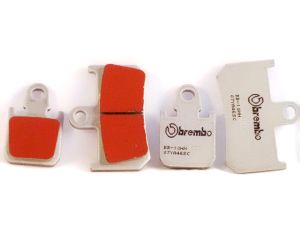 07YA46SC - Pastiglie Freno Brembo sinterizzate strada/pista (2 coppie per 1 disco) per pinza a 6 pistoncini