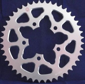 Corona 44 Denti per cerchi attacco MARVIC/GALESPEED 5 FORI, catena 520, codice 203K44 ergal 7075 Sitta Ergal