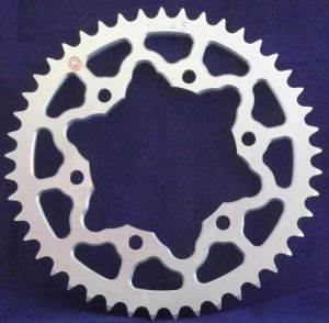 Corona 45 Denti Sitta Ergal, catena 525, codice 201M45-25 per Yamaha R1, Suzuki GSX-R 1000 09, R6 06-, FZ6/Fazer, FZ1/Fazer 1000 06-