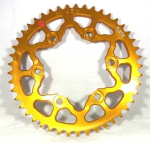 Corona 45 Denti Sitta Ergal, catena 530, codice 201M45-30 ORO per Yamaha R1, Suzuki GSX-R 1000 09, FZ6/Fazer, FZ1/Fazer 1000 06> colore ORO