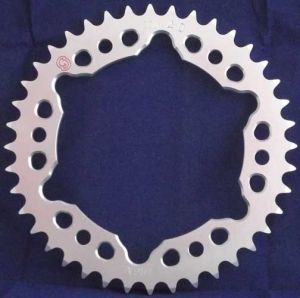 Corona 40 Denti Sitta in Ergal passo 520 codice 201N40 Honda CBR 600 F 01-/FS 01-02/ 600 RR/ CBR 900 RR 00-03/ CBR 1000 RR/ VTR 1000 SP1/SP2