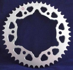 Corona 46 Denti Sitta in Ergal passo 520 Honda CBR 600 F 01-/FS 01-02/ 600 RR/ CBR 900 RR 00-03/ CBR 1000 RR/ VTR 1000 SP1/SP2