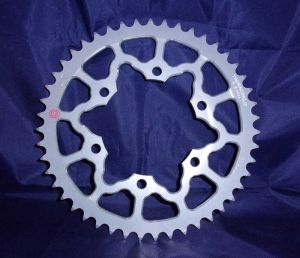 Corona 47 Denti Sitta Ergal, catena 520, codice 201U47 ergal 7075 per Triumph 675 Daytona / Street Triple - 800 Tiger