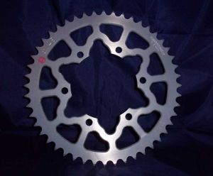 Corona 48 Denti Sitta Ergal, catena 520, codice 201U48 ergal 7075 per Triumph 675 Daytona / Street Triple - 800 Tiger