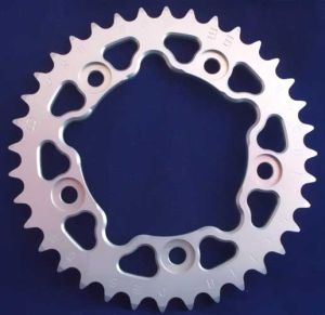 Corona 36 Denti Sitta in Ergal passo 520 per Ducati 999, 749, 899-959 Panigale, Monster 821 e Scrambler 803 16> codice 202D36