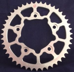 Corona 43 Denti Sitta in Ergal passo 520 per Ducati 999, 749, 899-959 Panigale, Monster 821 e Scrambler 803 16> codice 202D43