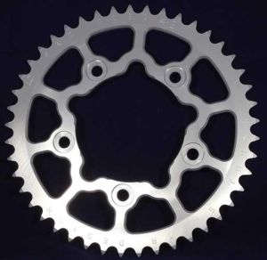 Corona 45 Denti Sitta in Ergal passo 520 per Ducati 999, 749, 899-959 Panigale, Monster 821 e Scrambler 803 16> codice 202D45