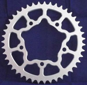 Corona 43 Denti Sitta Ergal, catena 520, codice 202P43 ergal 7075 per APRILIA RS 125 06-, RSV 1000, RSV4, FALCO, TUONO