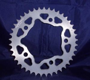 Corona 46 Denti Sitta Ergal, catena 520 per Honda Hornet 97>13 - CBR 500 13>14 - 700 Integra 12 - 700 NC DCT S X 12 - 750 NC DCT S X 14 - 900 Hornet 02>04  e altre (vedi descrizione) codice 203N46