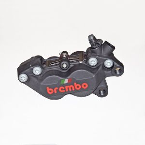P4 30/34 DX interasse 40 mm nera con bandiera tricolore pinza fissa anteriore brembo codice 20516548