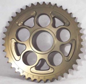 Corona 41 Denti Sitta Ergal 7075 ossido duro, catena 520 per DUCATI 748,848,916,996 Monster,Hypermotard,Multistarda 1000/1100  codice 205D41