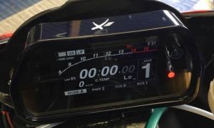 COVER PROTEZIONE STRUMENTI IN CARBONIO LUCIDO EXTREME COMPONENTS PER YAMAHA YZF R1 / R1 M 2015-2024